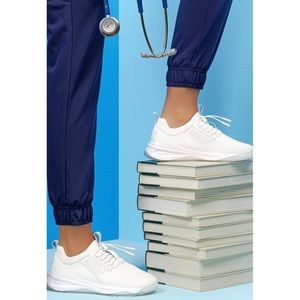 NEW Clove Brilliant White size 7